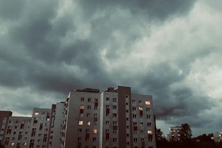 Orkan przechodzi przez województwo śląskie. Gwałtowne burze i ulewny deszcz