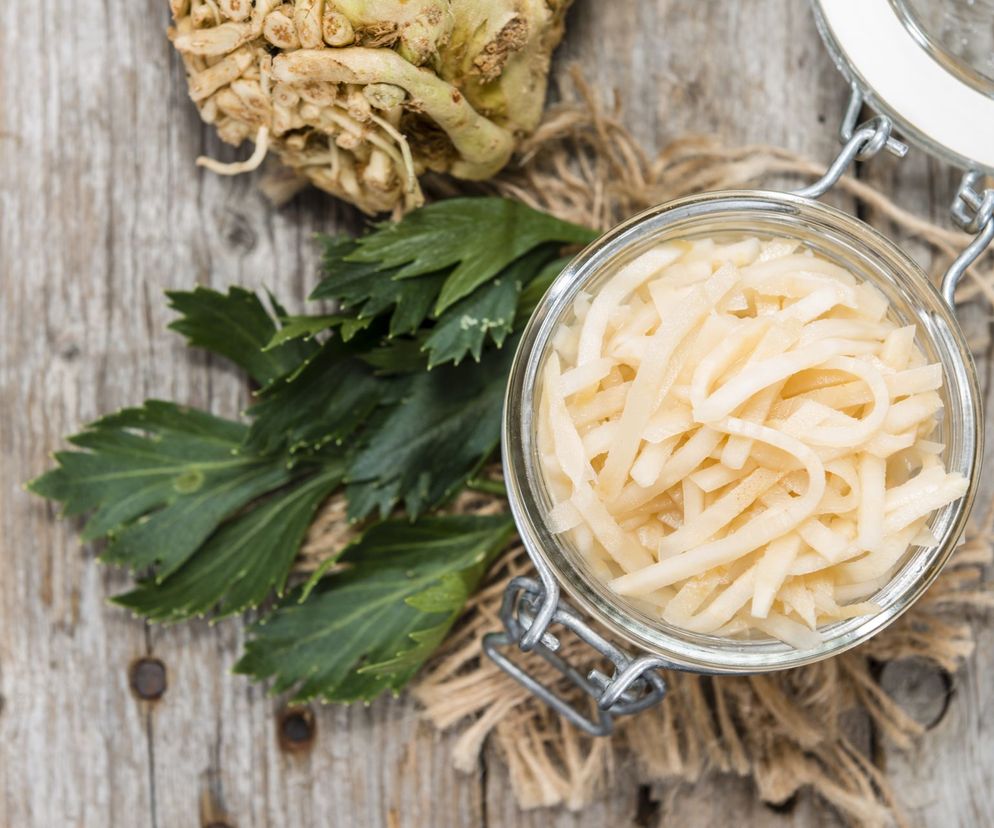 Surówka selera i rodzynek