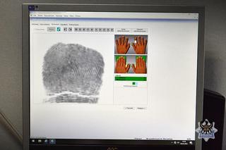 Policja rozbiła gang zajmujący się wyłudzaniem pieniędzy. Oszuści podawali się za amerykańskich żołnierzy