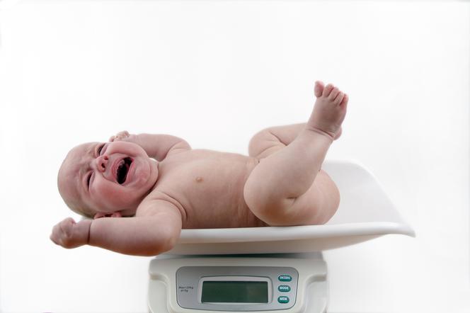 W Polsce urodziło się prawie 7–kilogramowe dziecko. Ile powinien ważyć noworodek?