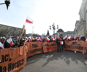 Protest kupców z Marywilskiej przed ratuszem