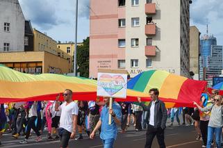 4. Szczeciński Marsz Równości w rytmie disco... i poloneza! Kilka tysięcy osób przeszło ulicami miasta [DUŻO ZDJĘĆ, WIDEO]