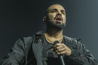 Drake dostał na scenie telefonem. Nagrano jego reakcję 