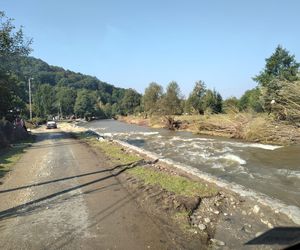 ​Troje znajomych leszczynian od rana rozwozi dary powodzianom