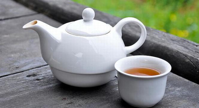 Jak usunąć osad z imbryka do herbaty?