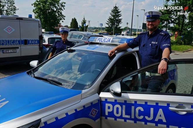 Bieruń: Po wypadku 2-letni chłopiec potrzebował pomocy. Policjanci torowali drogę!