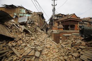 Ziemia pochłonęła Nepal