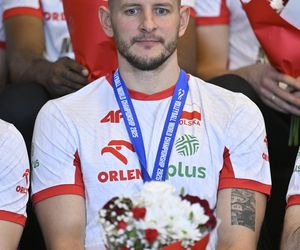 Kibice w szoku! Czekali na siatkarzy, a tu nagle wyszli polscy złoci medaliści