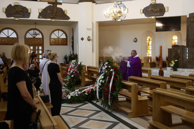 - Tylko pasjonat duszy, który ma dobry kontakt ze swoim wnętrzem, pozostawia po sobie takie wspomnienia jak pozostawił Jan Janga Tomaszewski - mówił ksiądz podczas ceremonii pogrzebowej