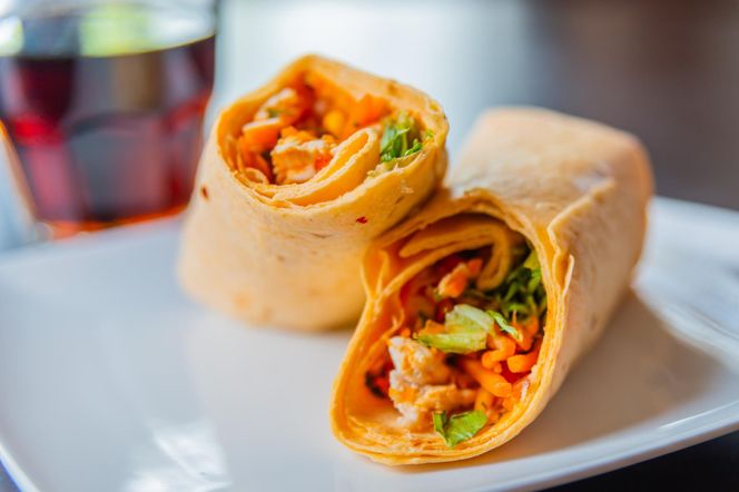 Lunch w 15 minut. Rollsy z kurczakiem, serem i czosnkiem sprawdzą się idealnie