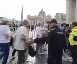 Snajperzy na dachach w Watykanie. Nadzwyczajne środki