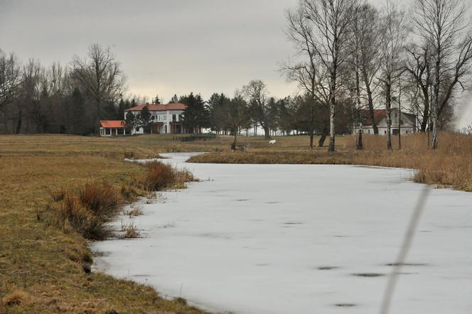 Pałac nad jeziorem czeka na Kaczyńską