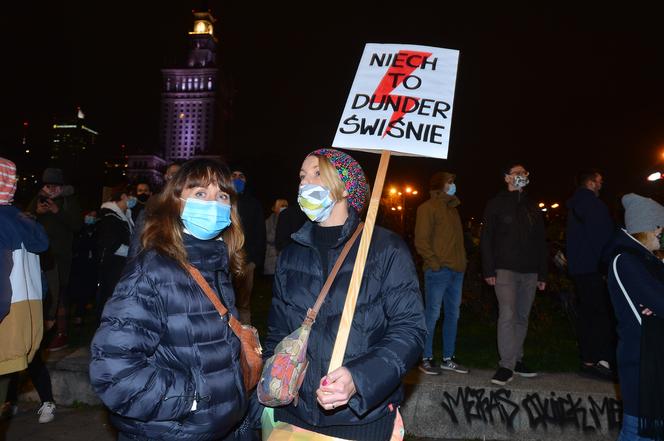 Protest kobiet w centrum Warszawy