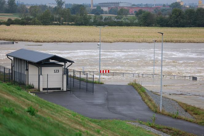 Przeciek na zaporze Racibórz. Na miejscu wojsko. Nowe informacje