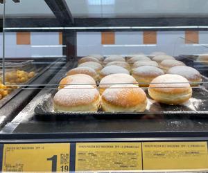 Tłusty Czwartek 2023: ceny pączków w Auchanie, Biedronce, Lidlu i cukierniach