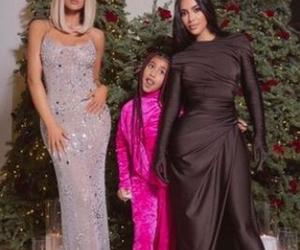 Kim Kardashian wyda milion dolarów na prezenty dla dzieci! Bajeczne Święta w rezydencji gwiazdy przyjaciel rodziny ujawnia ze wyda az tyle na 4 dzieci