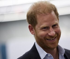 Książę Harry w niebezpieczeństwie! Psychofanka czyhała na niego w toalecie i mamrotała