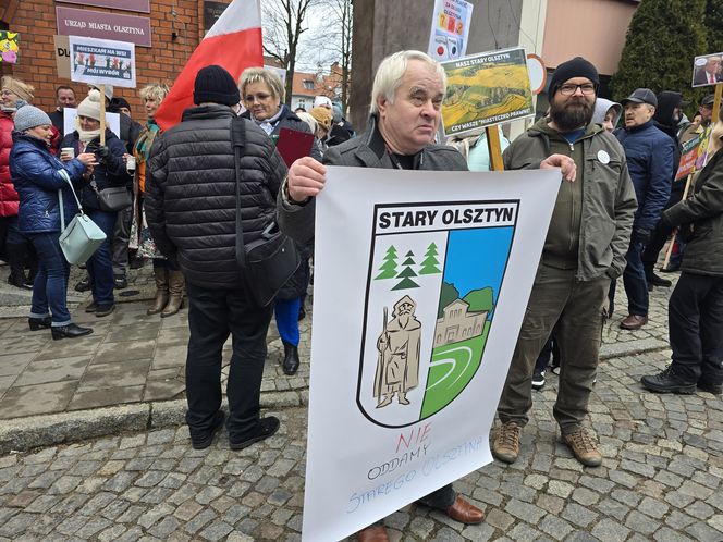 Protest mieszkańców gminy Purda pod olsztyńskim ratuszem