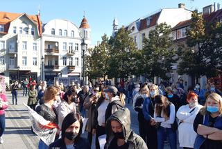 Demonstracja pod Sądem Rejonowym w Środzie Wielkopolskiej! Elena wróć! 