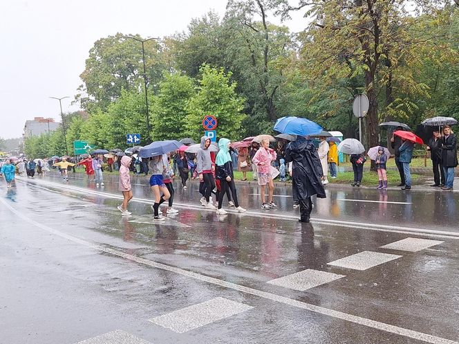 Pochód Gwarkowski 2025 w strugach deszczu