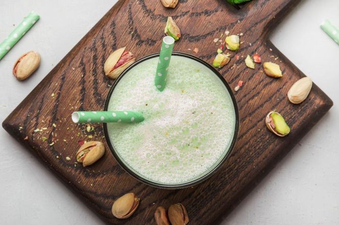 smoothie z bananem i pistacjami