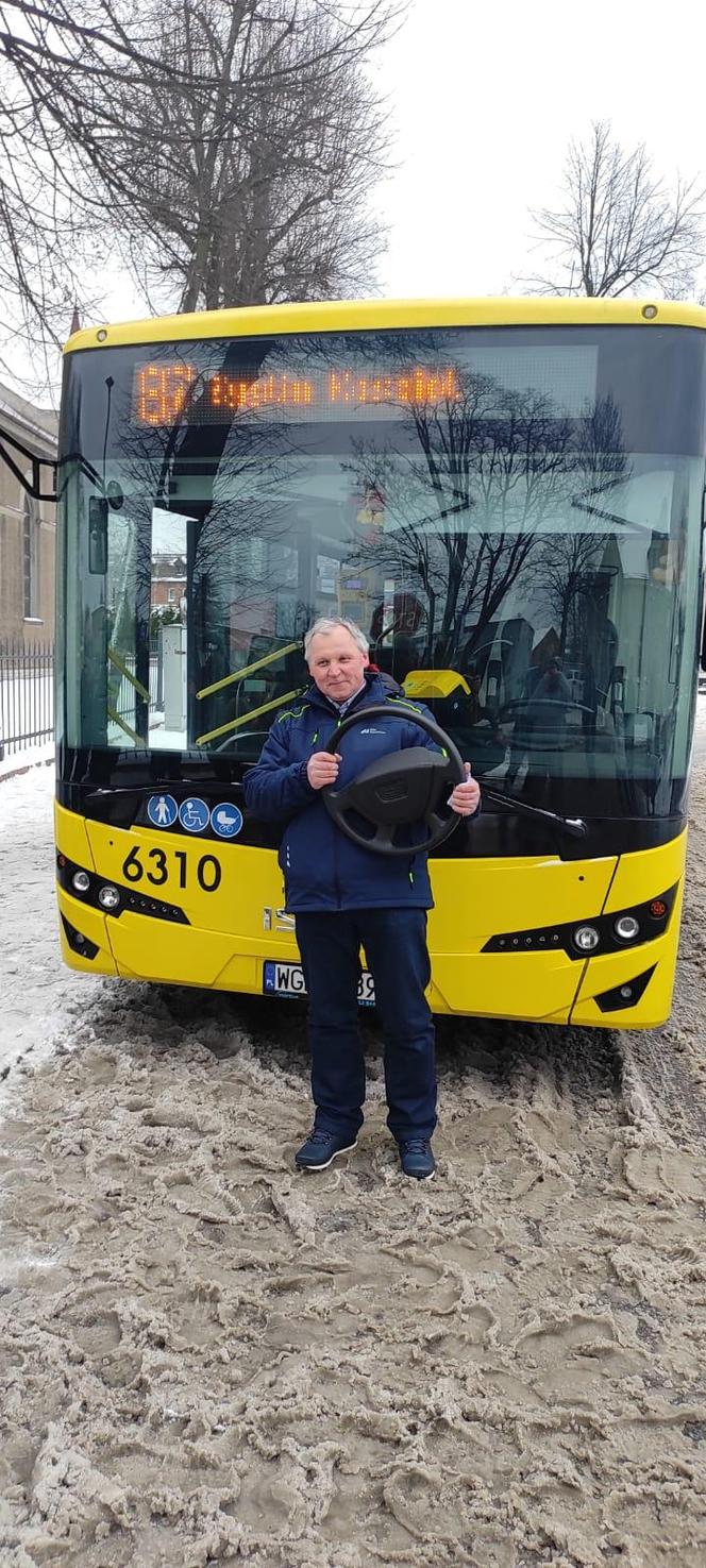 Pan Mirek odszedł na emeryturę. Kierowcę PKM Świerklaniec hucznie pożegnano