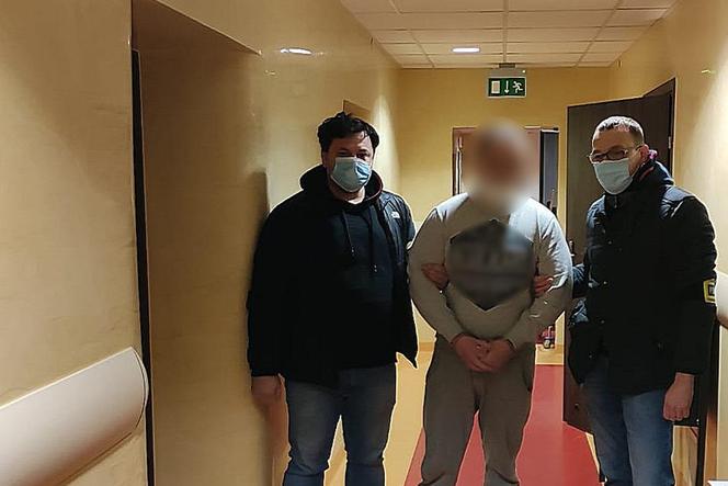Policjanci zatrzymali 25-latka z Poznania, który oferował sprzedaż szczepionek