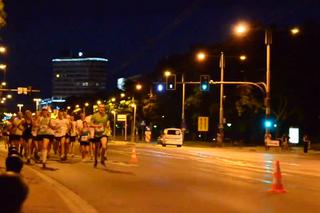 WROCŁAW: I Nocny Półmaraton odwołano, biegacze pobiegli nielegalnie
