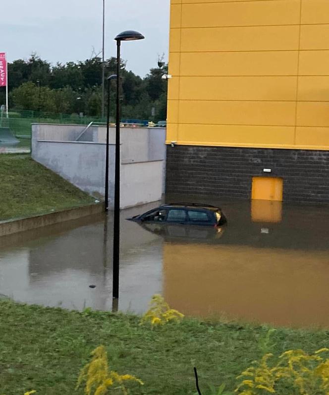 Burza na Śląsku. Woda zalała Tarnowskie Góry, Bytom, Zabrze i Myszków