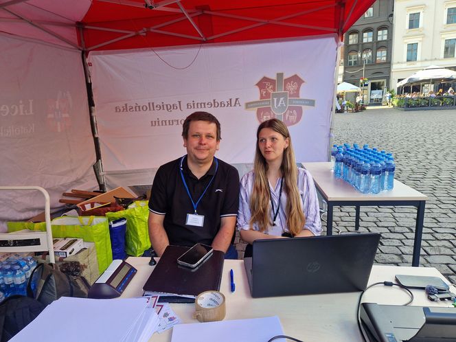 Szachiści opanowali centrum Torunia. Turniej błyskawiczny na Rynku Staromiejskim