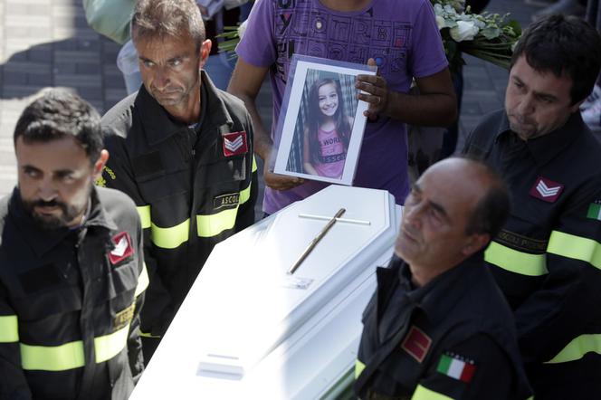 Pogrzeb dziewczynki, która zginęła we Włoszech: Przepraszam, że przybyliśmy zbyt późno
