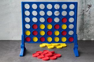 Planszówki z PRL. QUIZ. W te gry graliście w dzieciństwie! Pamiętacie ich zasady?