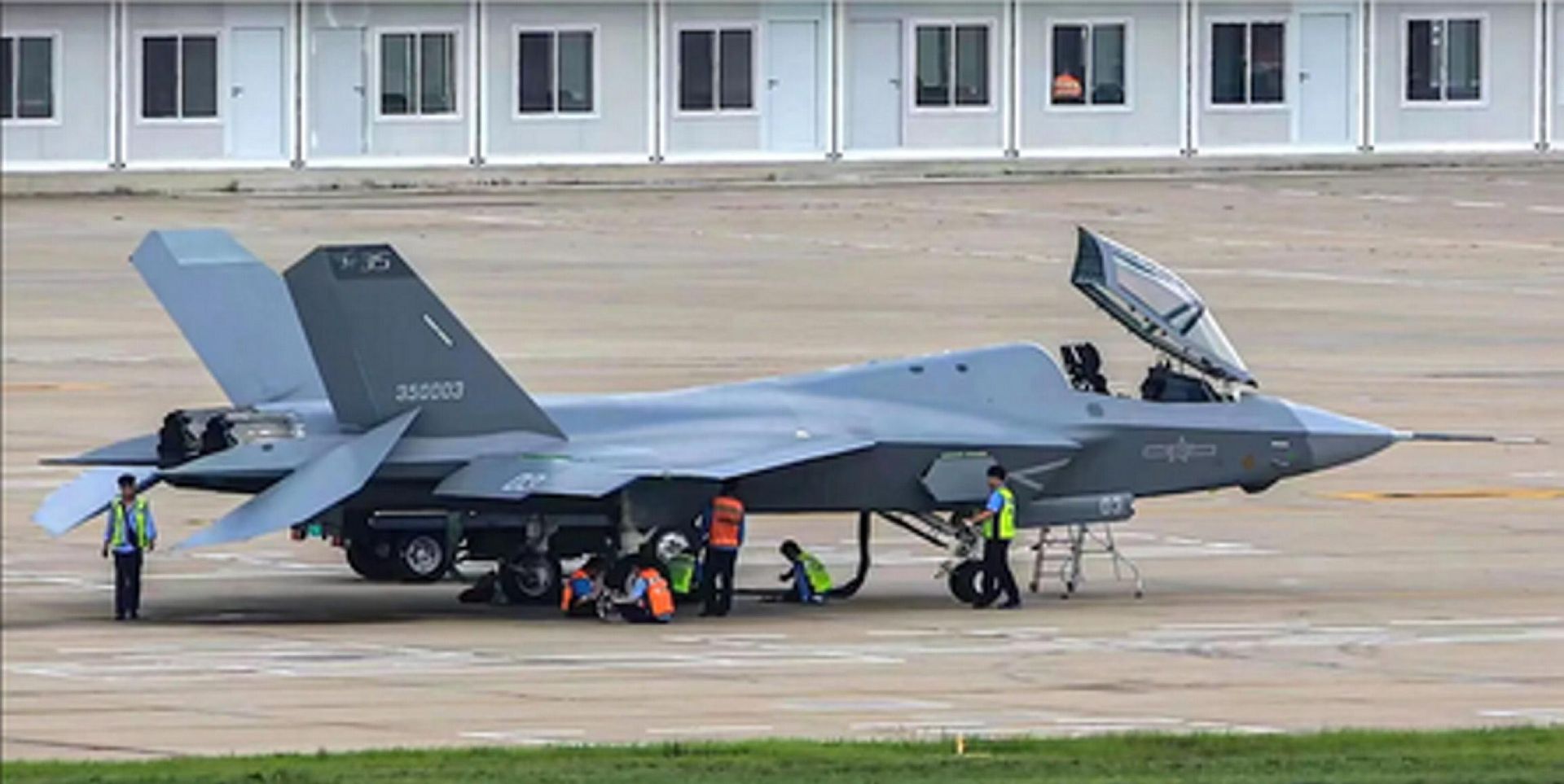 Chiński myśliwiec J-35