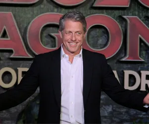 Hugh Grant zacznie straszyć? Król komedii romantycznych z szansą na zagranie w horrorze!