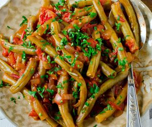 Fasolka szparagowa po grecku – aromatyczne danie w śródziemnomorskim stylu