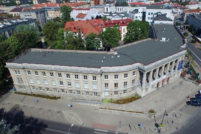 Dawny dom partii w Białymstoku na sprzedaż! UwB ma chętnych na budynki przy Placu NZS i ul. Liniarskiego