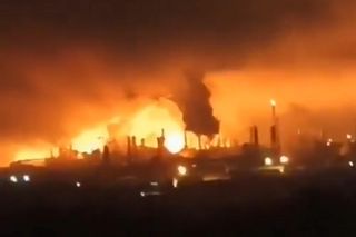 Drony podpaliły rafinerię i tankowiec nad Morzem Czarnym. Czy Rosjanom na Ukrainie zabraknie paliwa?