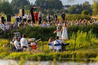 W piątkowy wieczór III Festiwal Teatralny na Zamku w Liwie otworzył poruszający i nietypowy spektakl „Ofelie”