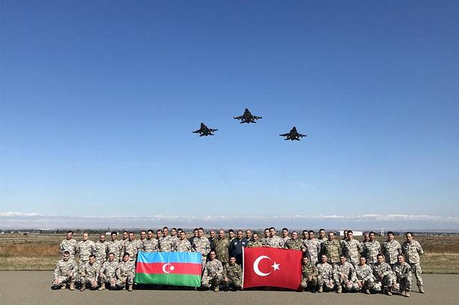 Ćwiczenia Azerbejdżanu z Turcją w Górskim Karabachu