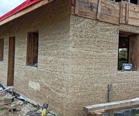 Zbudowali dom z konopi z nowoczesnym systemem smart home