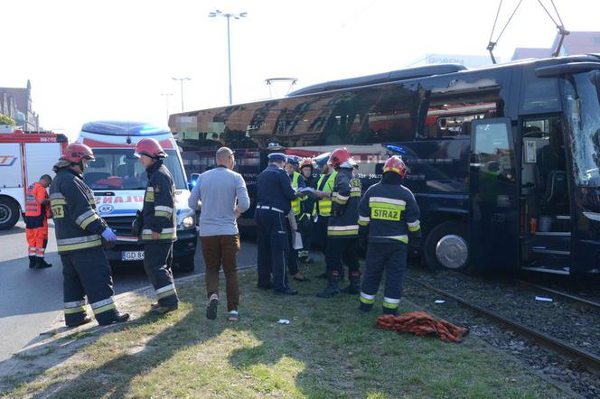 Gdańsk: Zderzenie tramwaju z autokarem! [ZOBACZ ZDJĘCIA]
