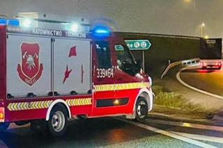  Ciężarówka staranowała… motorówkę na zjeździe z autostrady