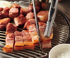 Boczek z grilla: wyjątkowy przepis na soczyste mięso