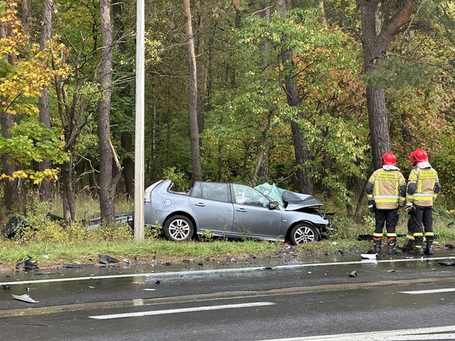 Piotrków Trybunalski. Śmiertelny wypadek kierującej saabem. Zginęła na oczach dzieci [ZDJĘCIA].