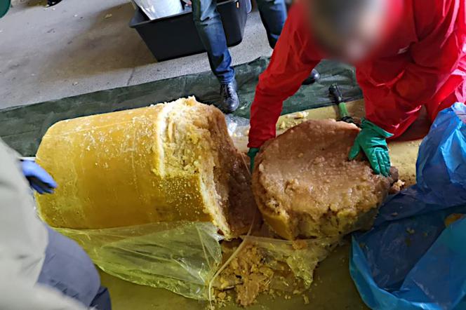 Gigantyczny przemyt z Ekwadoru. Kokainę ukryli w pulpie ananasowej 