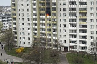 Pożar mieszkania w Warszawie! Czarny dym widać z daleka [ZDJĘCIA]