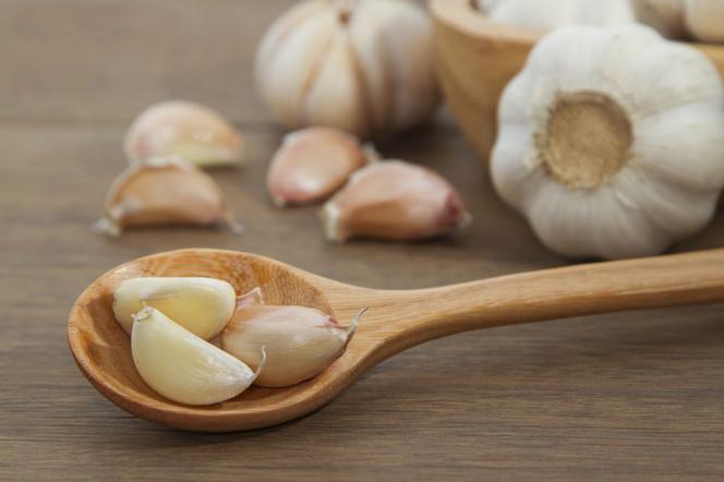 Domowe preparaty z czosnku na jesienne choroby