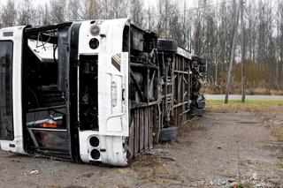 Wpadek autobusu z przedszkolakami. Cztery osoby ranne, w tym dzieci