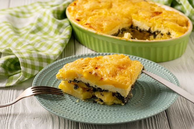 Zapiekanka ziemniaczana ze szpinakiem - kremowa uczta za grosze!