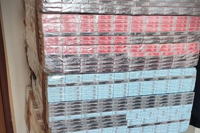 Siedleccy mundurowi zabezpieczyli u mieszkańca Łosic blisko sześć tysięcy paczek nielegalnych papierosów